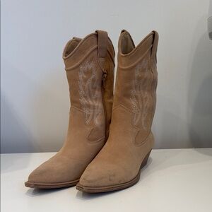 Crown Vintage Cowboy Boots. Tan suede Western Style Women's Boots. Size 7
